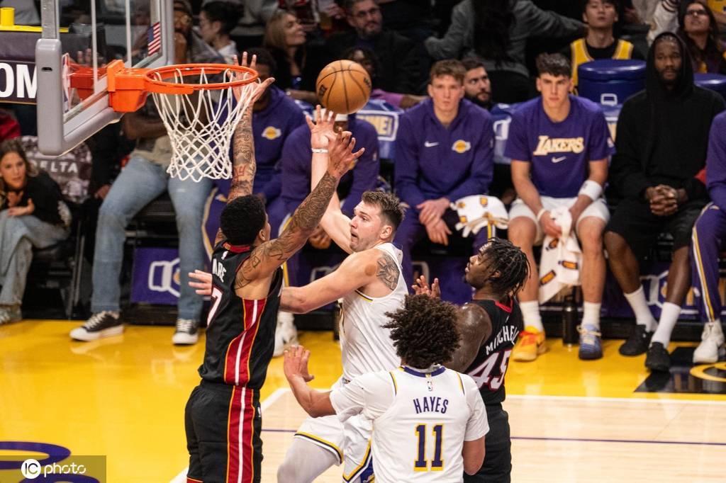 东契奇三双里夫斯26+11 湖人浇灭热火喜迎3连胜